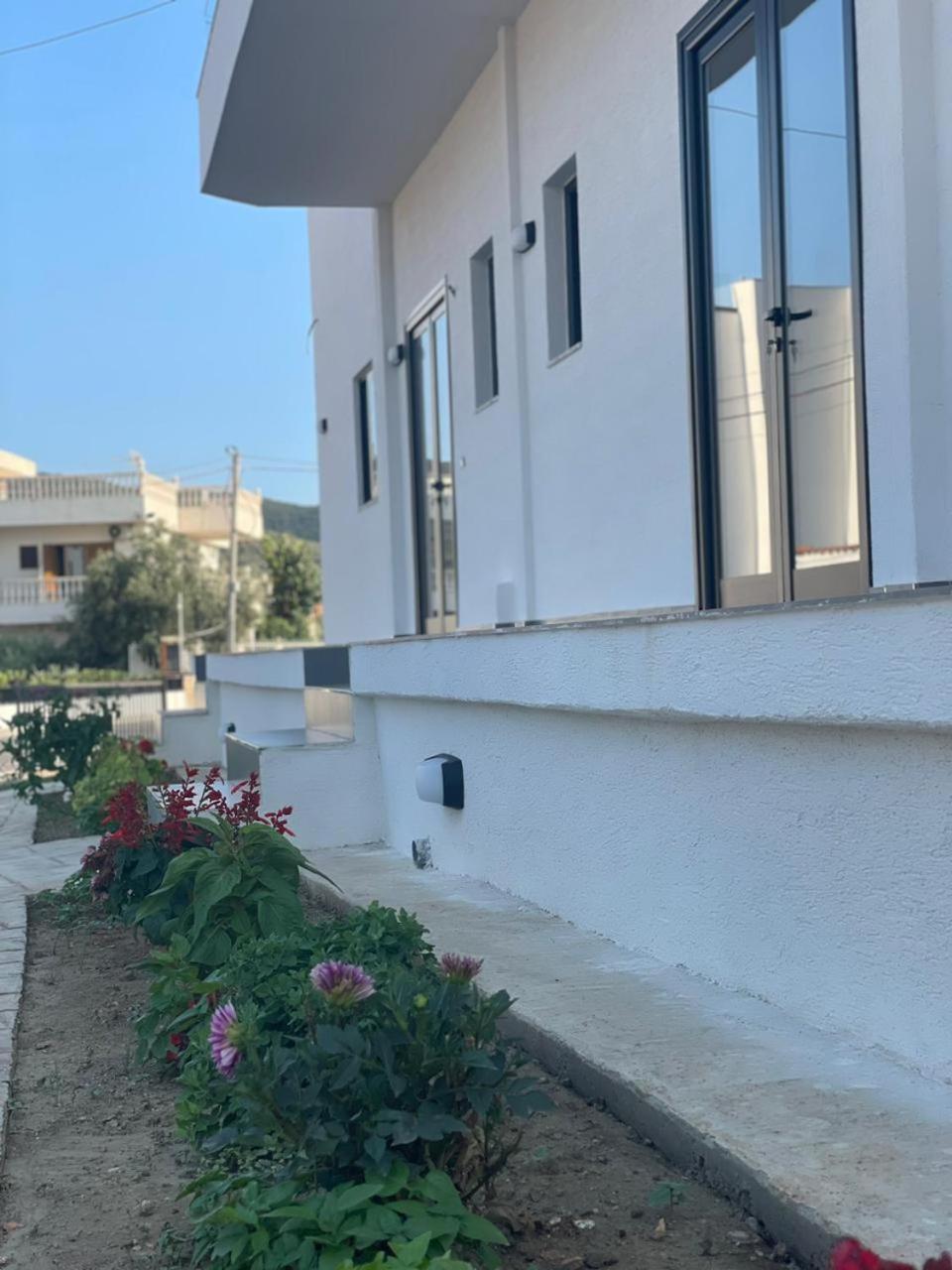 Karafili House Apartament *