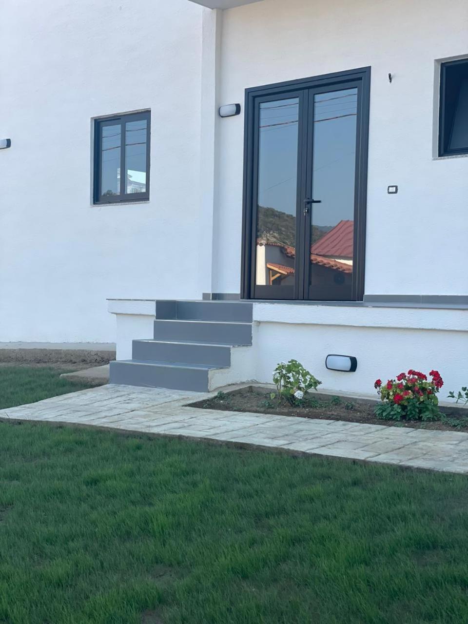 Karafili House Apartament *