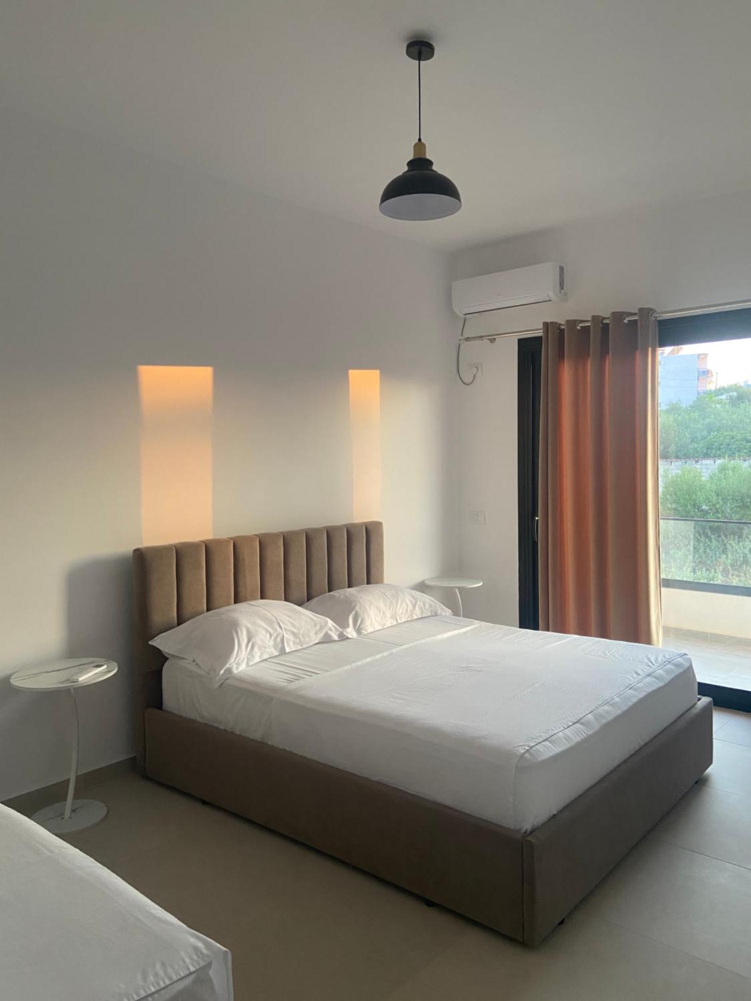 Apartamento Karafili House